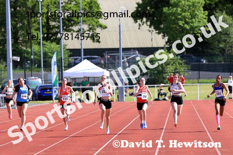 Girls Under-13s 200 metres, 2024 North Eastern Track and Field Champs., Middlesbrough.  Photo: David T. Hewitson/Sports for All Pics